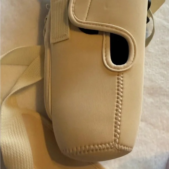 Pioneer Woman Floral Tumbler with Neoprene Crossbody Holder - Picture 4 of 7